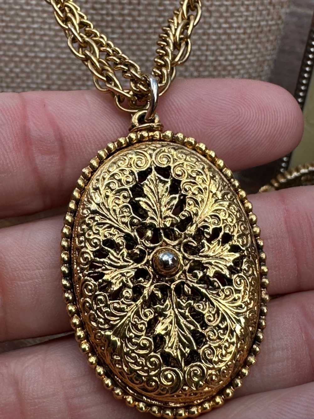 Vintage Victorian Revival Gold Tone Filigree Necklace Bracelet Set - Picture 4 of 8